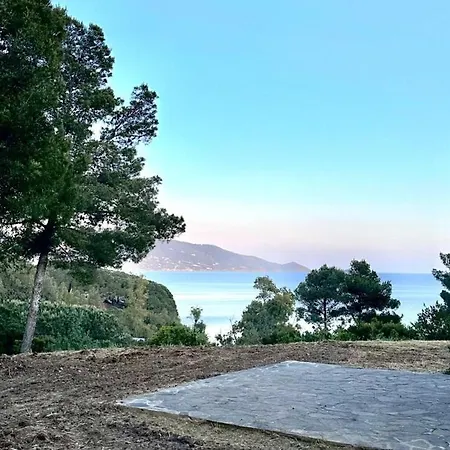 By The Sea - Grilli 3 * Lacona