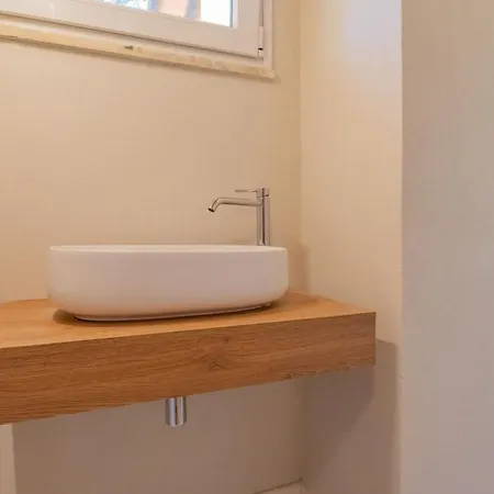 By The Sea - Grilli 3 *